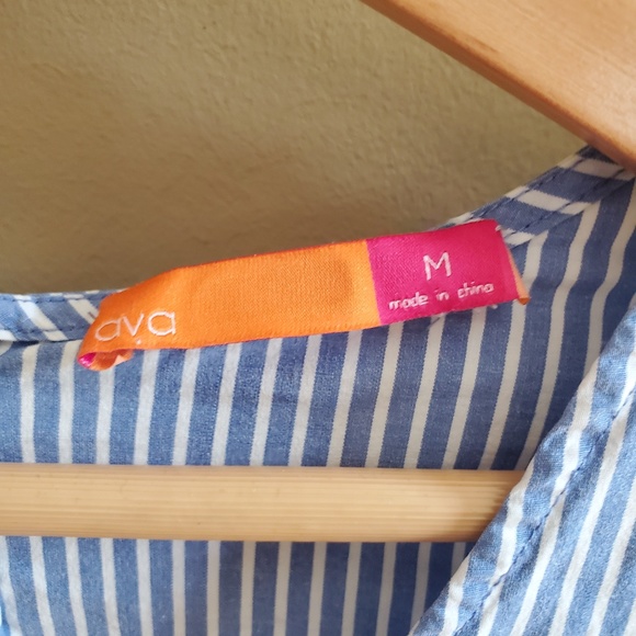 Ava Bell Sleeve Top Sz M - Picture 8 of 9